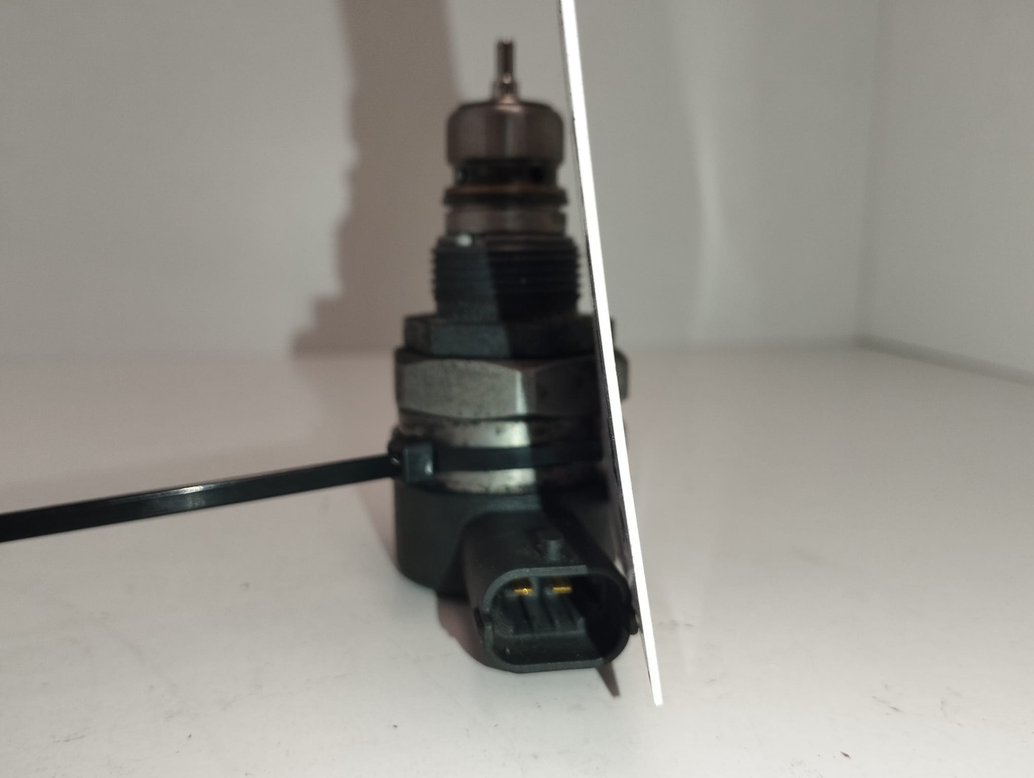 Sensor presion de combustible Volvo 30777576 4 Sensor presion de combustible Volvo 30777576 - Imagen 4